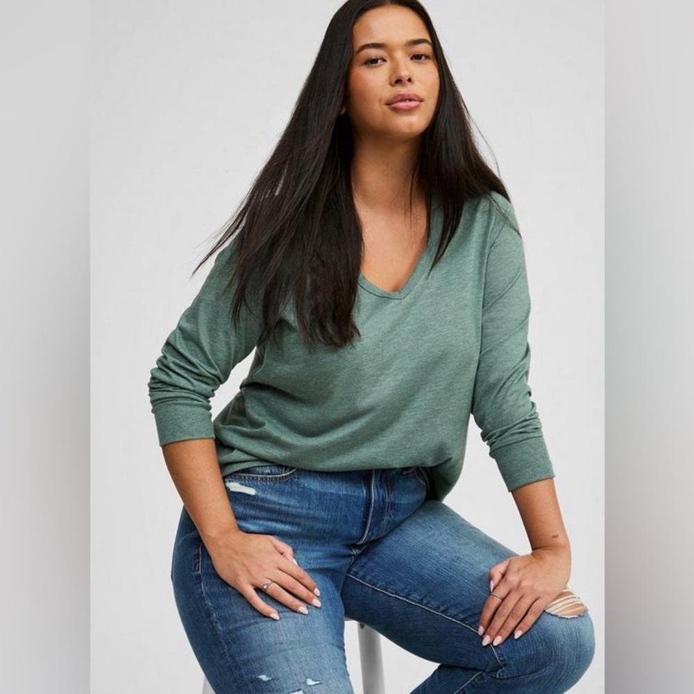 Torrid Girlfriend V-Neck Green Long Sleeve Tee - Size 3 (3X)